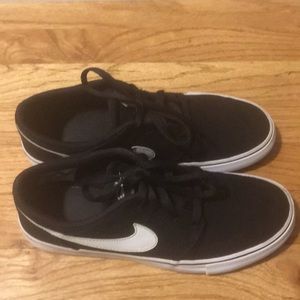 Black Nike Portmore SB’s
